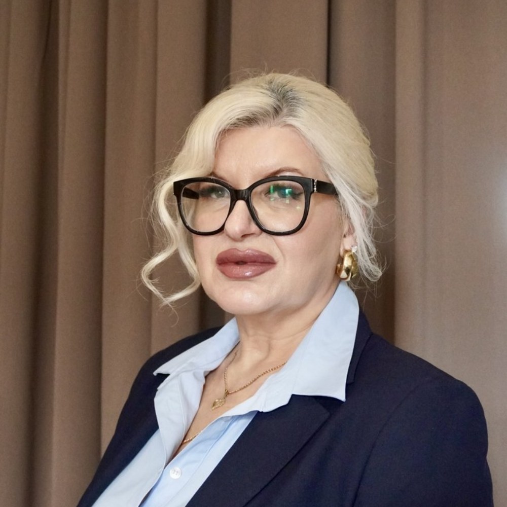 Лариса Райнова